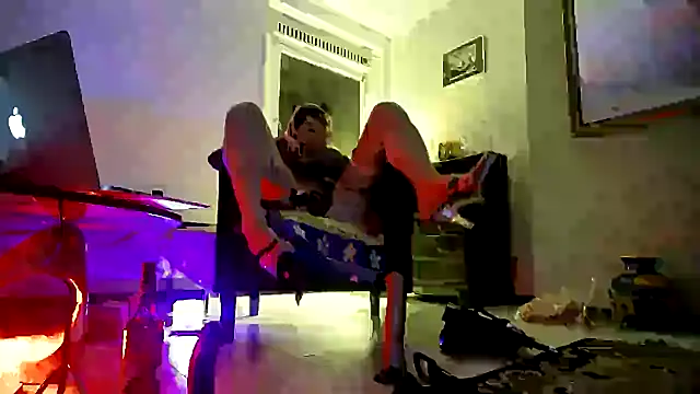 Snapshot of CharlotteVixxens chatting on October 2025 02:12:02 AM CharlotteVixxens online show from October 2025 02:12:02 AM