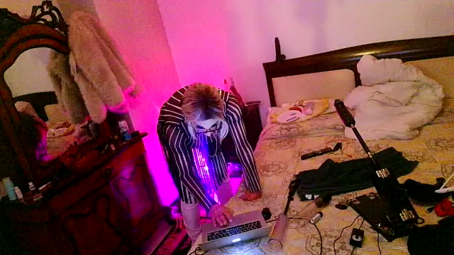 Snapshot of CharlotteVixxens chatting on January 2026 12:15:02 AM CharlotteVixxens online show from January 2026 12:15:02 AM