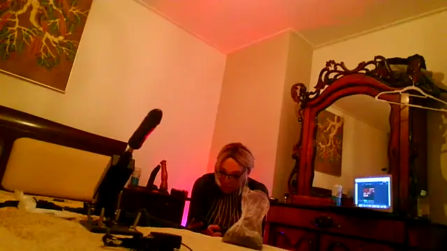 Snapshot of CharlotteVixxens chatting on February 2026 11:47:02 PM CharlotteVixxens online show from February 2026 11:47:02 PM