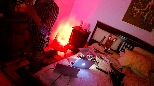 Snapshot of CharlotteVixxens chatting on March 2026 10:01:01 PM CharlotteVixxens online show from March 2026 10:01:01 PM