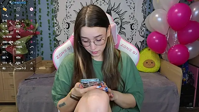 Snapshot of Sweet_frosti chatting on January 2025 03:18:02 AM Sweet frosti online show from January 2025 03:18:02 AM