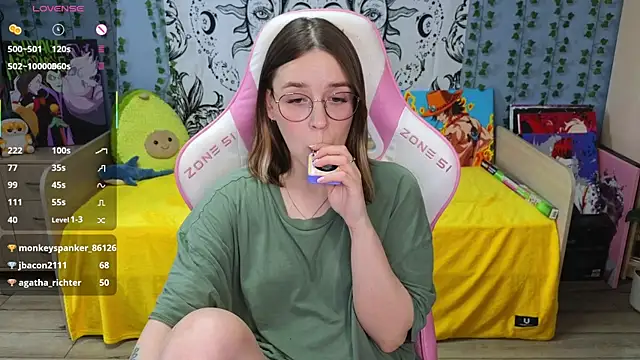 Snapshot of Sweet_frosti chatting on March 2025 04:58:01 AM Sweet frosti online show from March 2025 04:58:01 AM