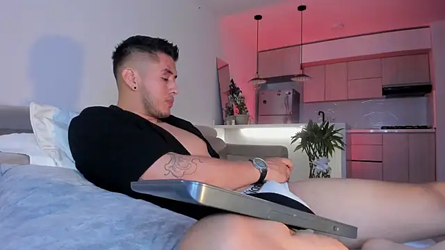 Snapshot of Chriskyle_ chatting on February 2025 02:47:02 AM Chriskyle online show from February 2025 02:47:02 AM