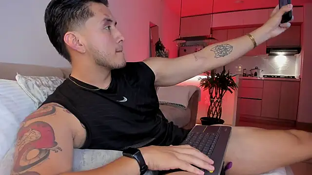 Snapshot of Chriskyle_ chatting on October 2025 12:25:01 AM Chriskyle online show from October 2025 12:25:01 AM