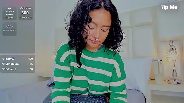 Snapshot of AliceBanks chatting on January 2025 05:42:01 PM AliceBanks online show from January 2025 05:42:01 PM