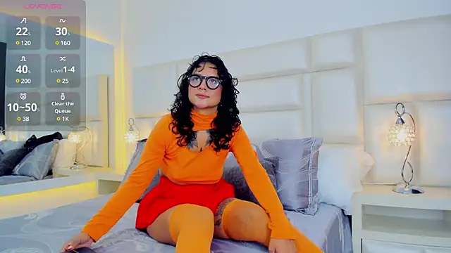 Snapshot of AliceBanks chatting on February 2025 12:12:01 PM AliceBanks online show from February 2025 12:12:01 PM