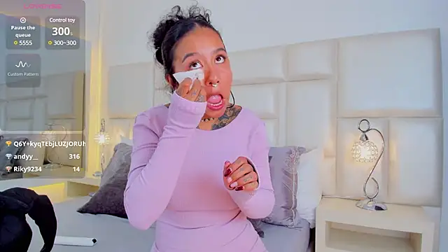 Snapshot of AliceBanks chatting on February 2025 11:52:01 AM AliceBanks online show from February 2025 11:52:01 AM