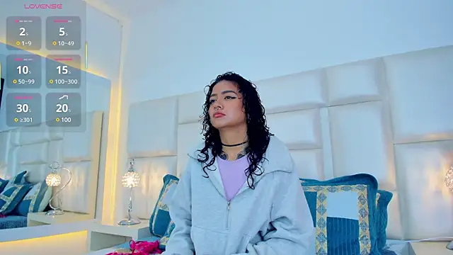 Snapshot of AliceBanks chatting on March 2025 11:30:02 AM AliceBanks online show from March 2025 11:30:02 AM