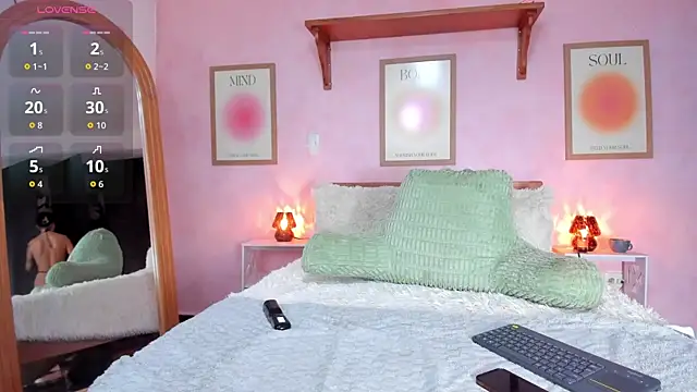 Snapshot of AliceBanks chatting on February 2026 11:00:01 AM AliceBanks online show from February 2026 11:00:01 AM