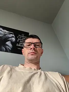 Juliano2289 online show from May 2026 01:52:01 PM