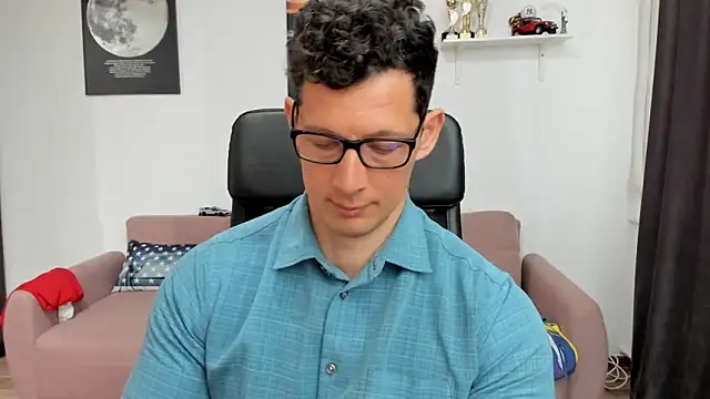 Snapshot of BrutusK08 chatting on March 2025 10:13:02 AM BrutusK08 online show from March 2025 10:13:02 AM