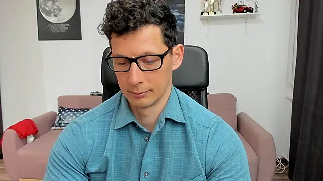 Snapshot of BrutusK08 chatting on March 2025 01:17:01 PM BrutusK08 online show from March 2025 01:17:01 PM