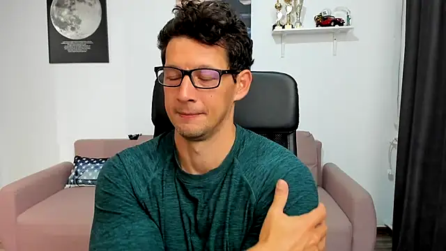 Snapshot of BrutusK08 chatting on October 2025 06:22:02 AM BrutusK08 online show from October 2025 06:22:02 AM