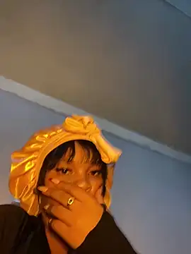 YellowHoneyDip online show from February 2025 02:42:01 AM