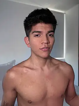 santiago 01 online show from February 2025 10:10:02 PM