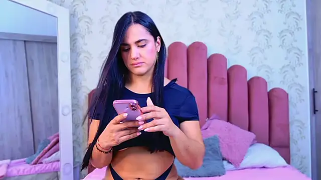 Snapshot of Bella_Fior chatting on November 2025 12:02:01 AM Bella Fior online show from November 2025 12:02:01 AM