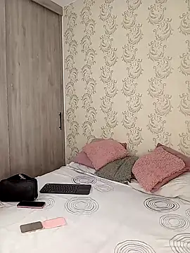 Snapshot of Bella_Fior chatting on December 2025 11:23:01 PM Bella Fior online show from December 2025 11:23:01 PM