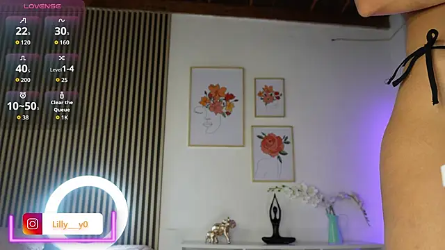 LillyDolls23 online show from November 2025 12:38:02 PM