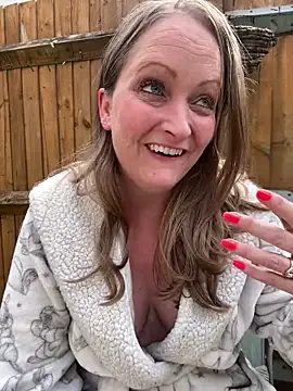 Snapshot of HoneyBluex chatting on April 2026 10:49:02 AM HoneyBluex online show from April 2026 10:49:02 AM