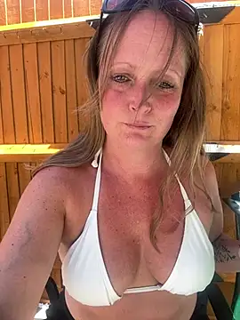 Snapshot of HoneyBluex chatting on May 2026 12:34:02 PM HoneyBluex online show from May 2026 12:34:02 PM