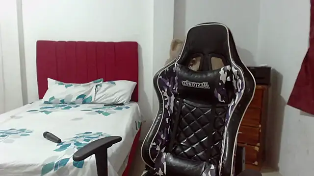 Snapshot of KathyHardcore69 chatting on February 2025 02:07:02 AM KathyHardcore69 online show from February 2025 02:07:02 AM