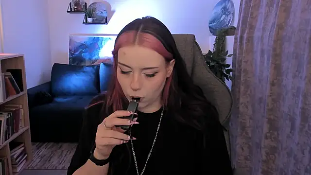 CoralineKeyns online show from May 2026 07:15:02 AM
