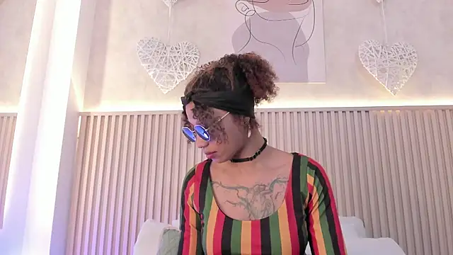 daiana curly online show from October 2025 08:37:02 PM