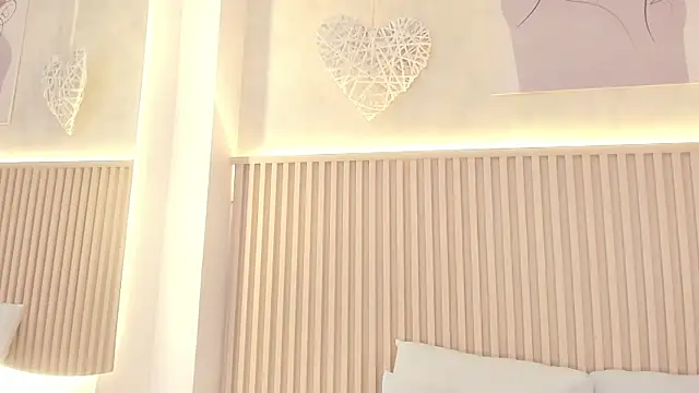 daiana curly online show from July 2026 10:51:02 PM