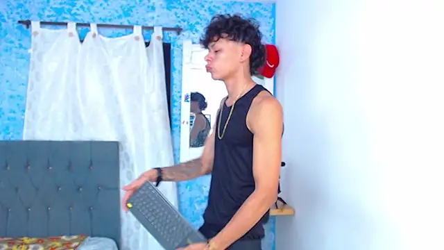 Snapshot of Harry_jhonsson chatting on February 2026 11:33:01 PM Harry jhonsson online show from February 2026 11:33:01 PM