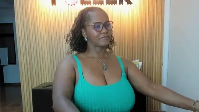 Snapshot of AliciaMiilf chatting on February 2025 07:05:02 PM AliciaMiilf online show from February 2025 07:05:02 PM