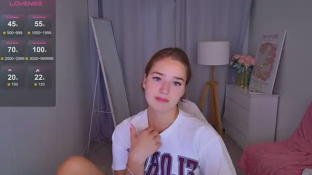 Snapshot of LovelyJessie chatting on May 2026 01:48:02 PM LovelyJessie online show from May 2026 01:48:02 PM