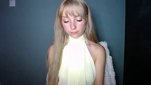 LuciaYoung online show from September 2025 02:28:01 PM