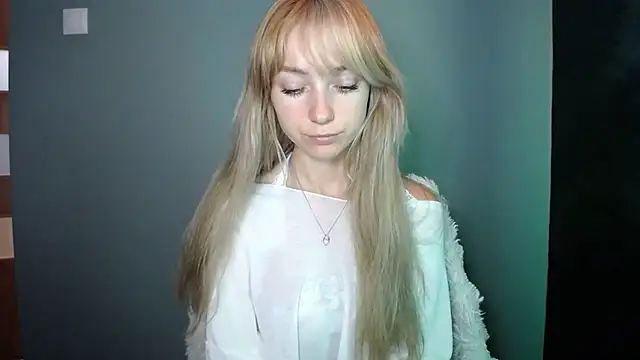 LuciaYoung online show from September 2025 12:19:01 PM