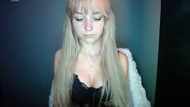 LuciaYoung online show from September 2025 06:33:01 PM