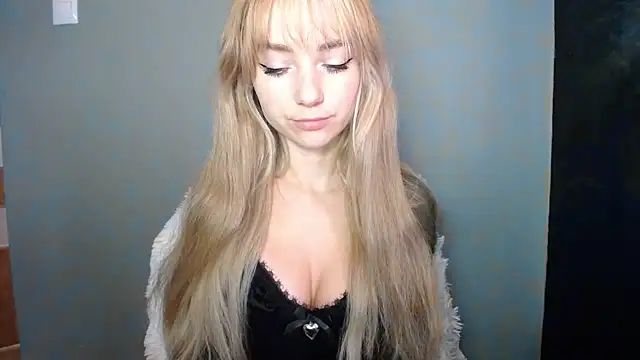 LuciaYoung online show from October 2025 06:31:01 AM