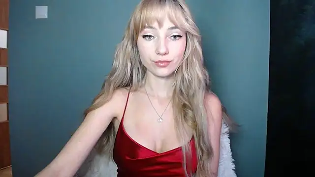 LuciaYoung online show from October 2025 02:27:01 PM