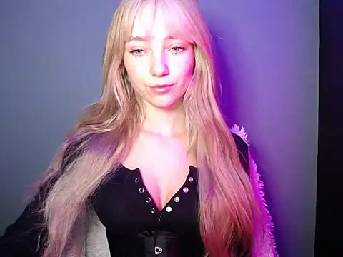 LuciaYoung online show from November 2025 07:29:01 AM