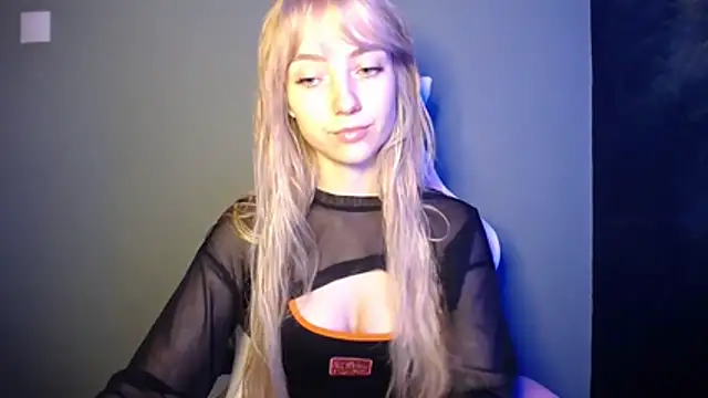 LuciaYoung online show from April 2026 06:21:01 PM