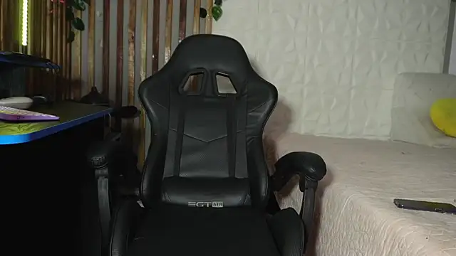 argiee taylorxs2 online show from February 2025 12:28:01 AM