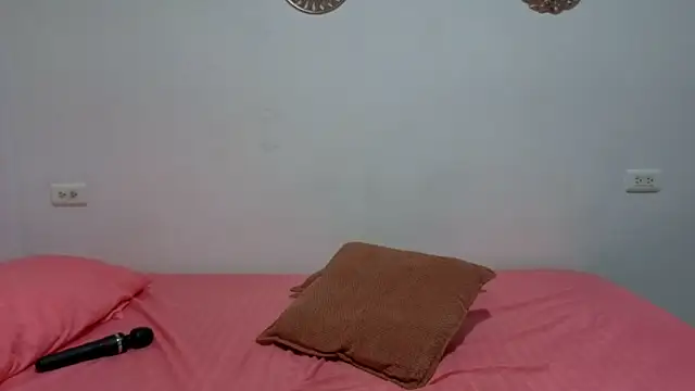 Snapshot of Issa_Km_ chatting on December 2025 11:34:02 PM Issa Km online show from December 2025 11:34:02 PM