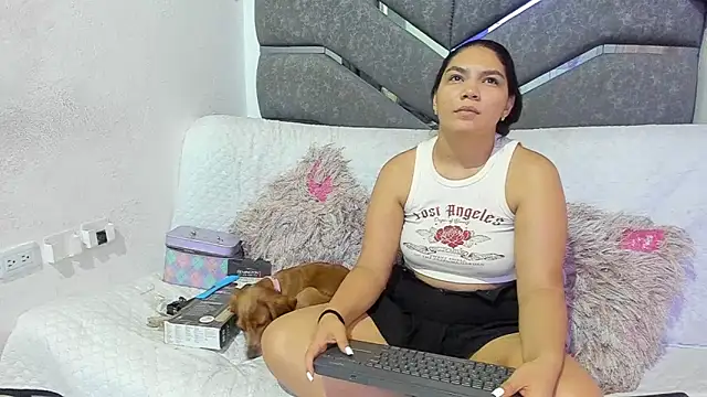 Snapshot of Latinos_couples chatting on November 2025 04:11:01 AM Latinos couples online show from November 2025 04:11:01 AM