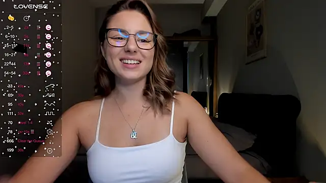 ThreeshaWhite online show from October 2025 05:17:01 AM