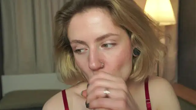 Snapshot of PixieMeow_ chatting on December 2024 04:04:01 PM PixieMeow online show from December 2024 04:04:01 PM