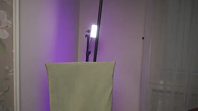 Snapshot of PixieMeow_ chatting on February 2025 02:12:02 PM PixieMeow online show from February 2025 02:12:02 PM