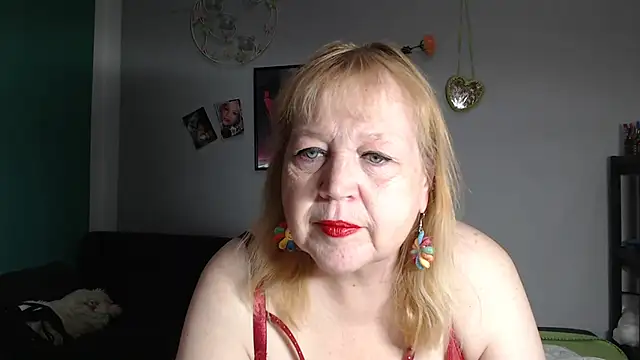 Snapshot of Blasflittchen chatting on May 2026 10:55:02 AM Blasflittchen online show from May 2026 10:55:02 AM