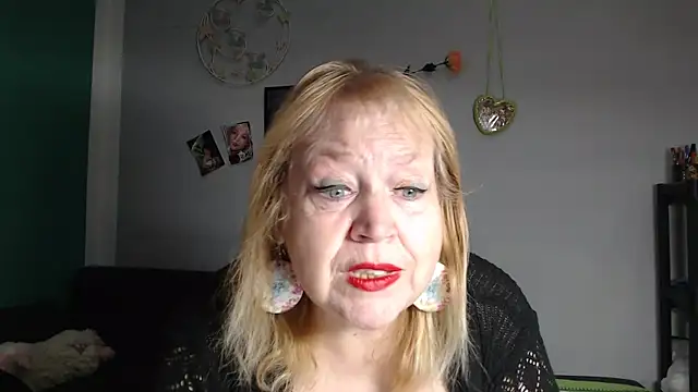 Snapshot of Blasflittchen chatting on May 2026 10:21:01 AM Blasflittchen online show from May 2026 10:21:01 AM
