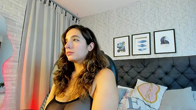 Snapshot of emma__smith1 chatting on February 2025 03:41:02 PM emma smith1 online show from February 2025 03:41:02 PM