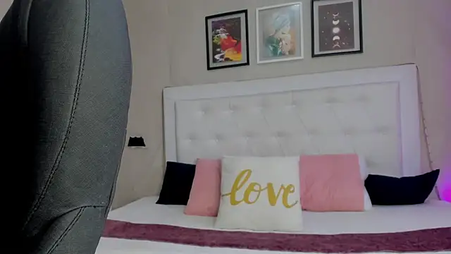 emma  smith1 online show from March 2026 11:48:02 AM