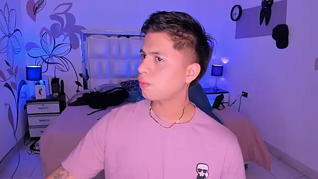 Niicky1  online show from February 2025 08:30:01 PM