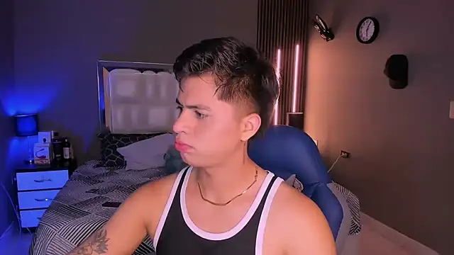 Niicky1  online show from March 2025 09:03:01 PM